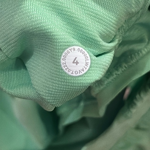 Lululemon Athletica Hotty Hot Low-Rise 4” Lined Shorts 4 inch Scream Green sz 4 - Picture 4 of 16